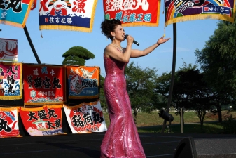 石巻市出身の歌手　七瀬藍さん