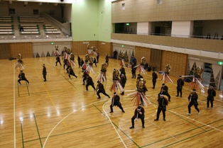 東通村消防団の礼式 纏（まとい）振り訓練3